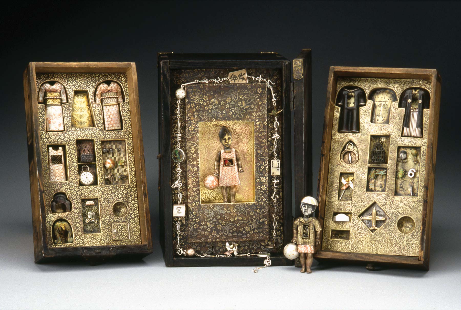 Mariko Kusumoto “Kisekae Doll III (Wearable Doll with Changeable Clothes)” (detail)