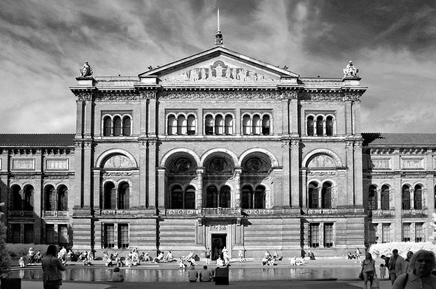 Philip Fischer “V&A Courtyard, London”