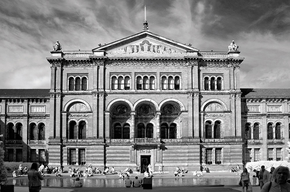 Fred Fischer “V & A Courtyard”