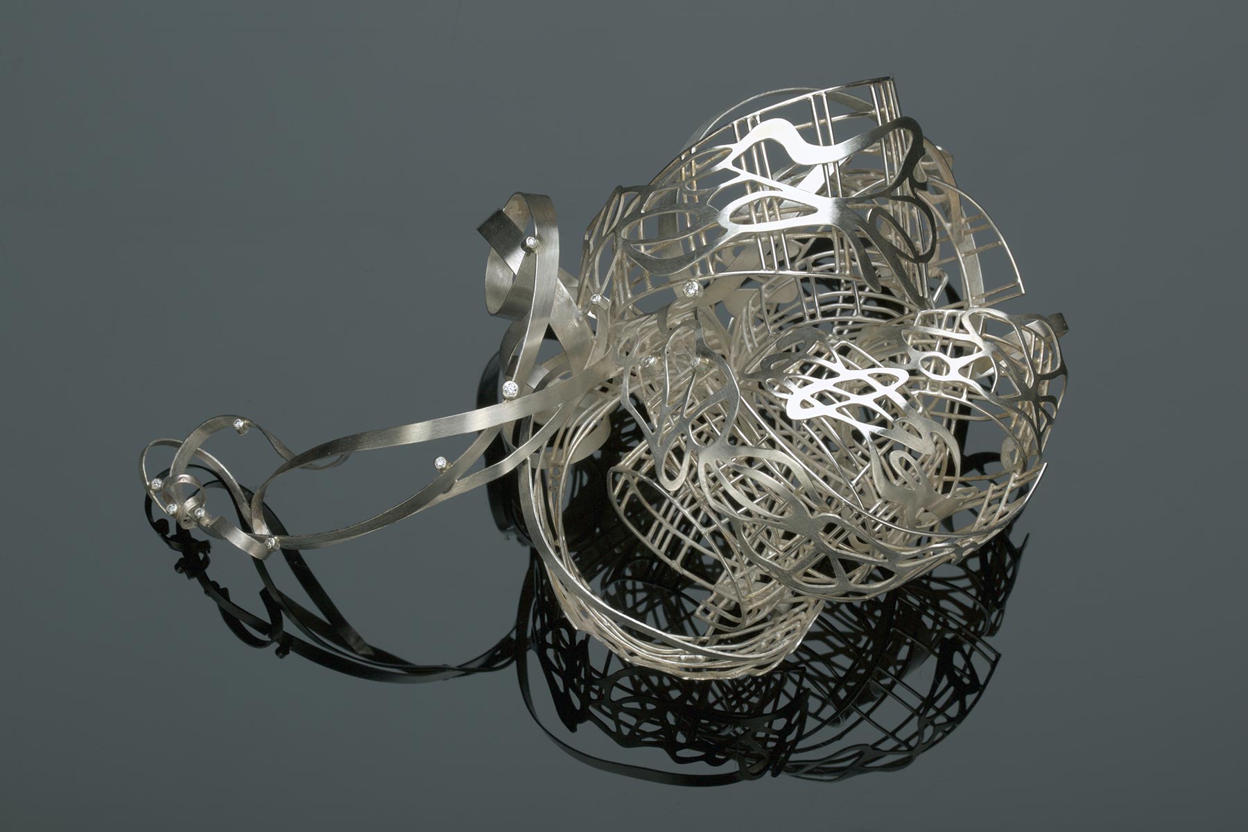 Jee Hye Kwon, Brooch