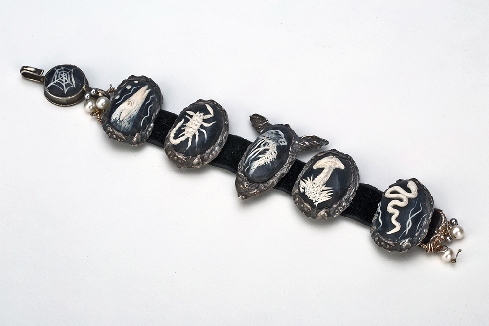 Wendy Wallin Manilow, Poison Cameo Bracelet